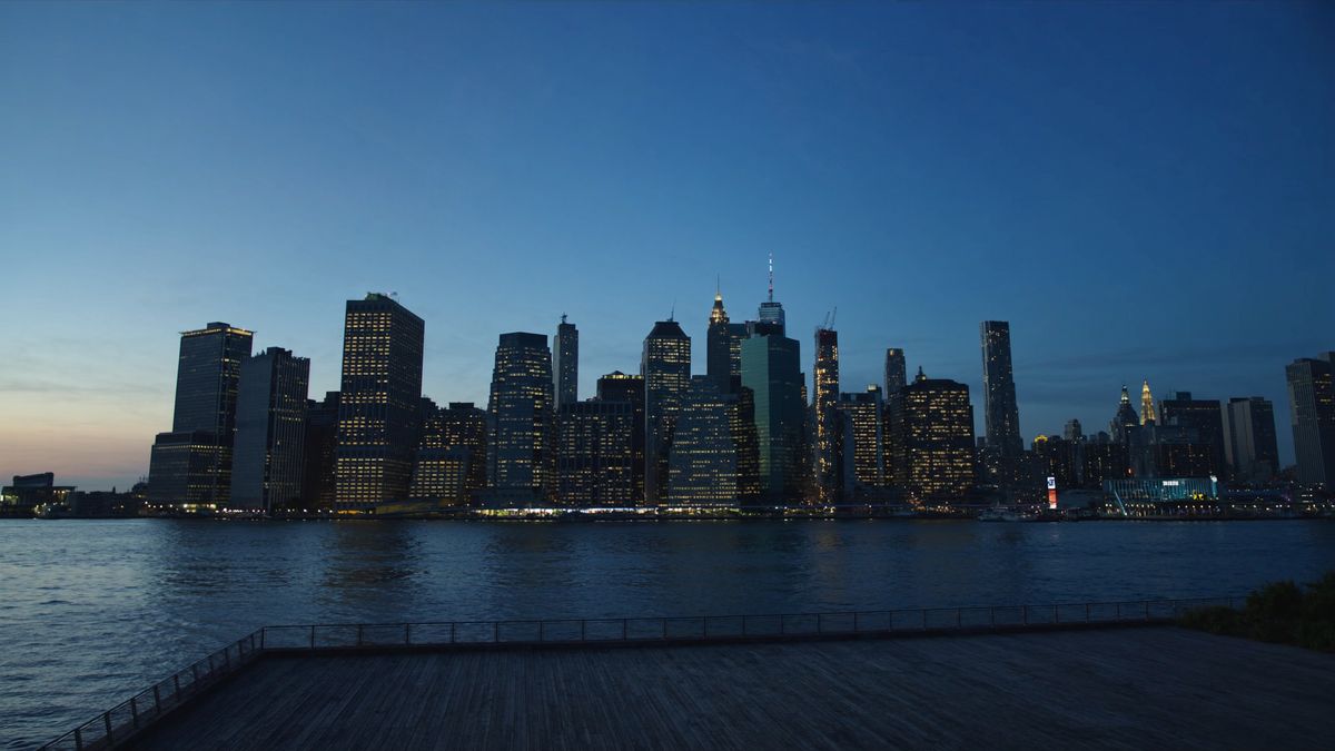 Manhattan silueti akşam ışıkları