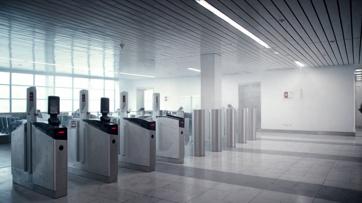 Havalimanında otomatik pasaport kapıları